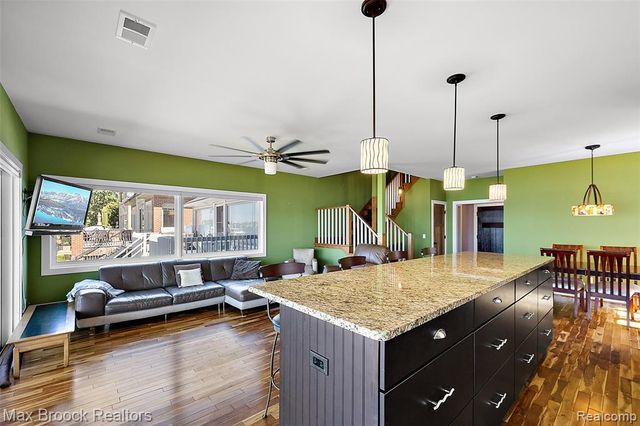 2022 Willow Beach Street, Keego Harbor, MI 48320