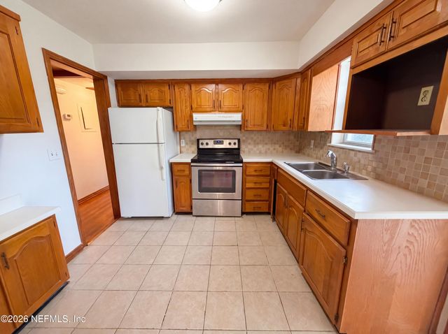 7073 COTILLION Road N, Jacksonville, FL 32211