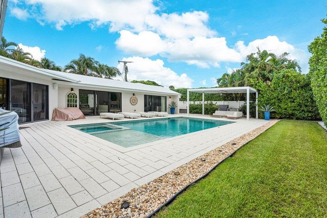 1117 Lake Drive, Delray Beach, FL 33444