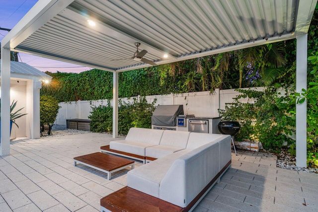 1117 Lake Drive, Delray Beach, FL 33444