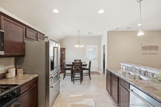 6620 N 128th East Avenue, Owasso, OK 74055