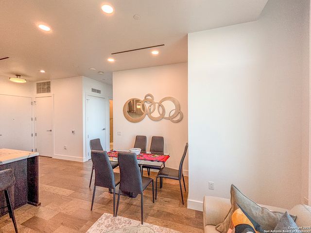 123 Lexington Ave Apt 1402, San Antonio, TX 78205
