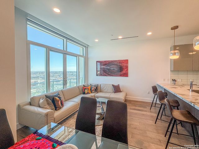 123 Lexington Ave Apt 1402, San Antonio, TX 78205