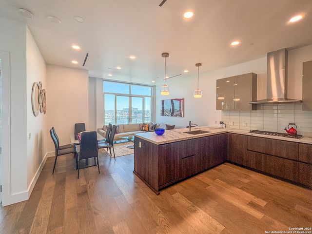 123 Lexington Ave Apt 1402, San Antonio, TX 78205