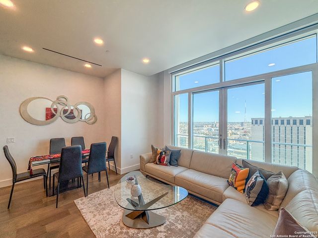 123 Lexington Ave Apt 1402, San Antonio, TX 78205