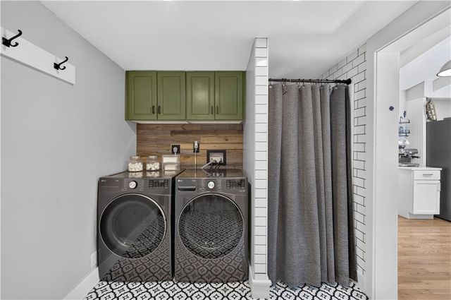 7927 Windsor Street, Prairie Village, KS 66208