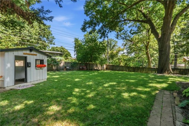 7927 Windsor Street, Prairie Village, KS 66208