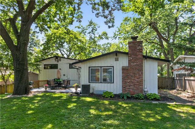 7927 Windsor Street, Prairie Village, KS 66208