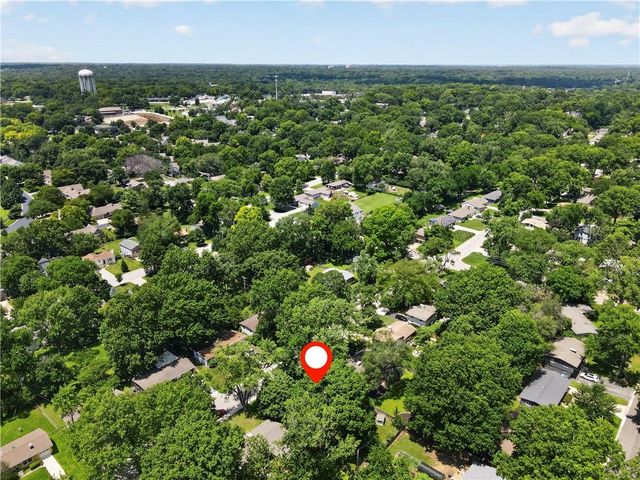 7927 Windsor Street, Prairie Village, KS 66208