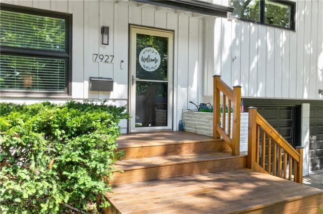 7927 Windsor Street, Prairie Village, KS 66208