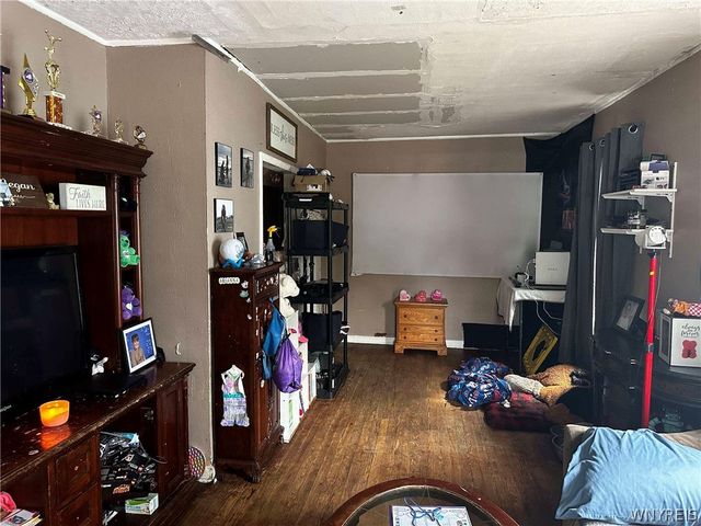 213 77th Street, Niagara Falls, NY 14304