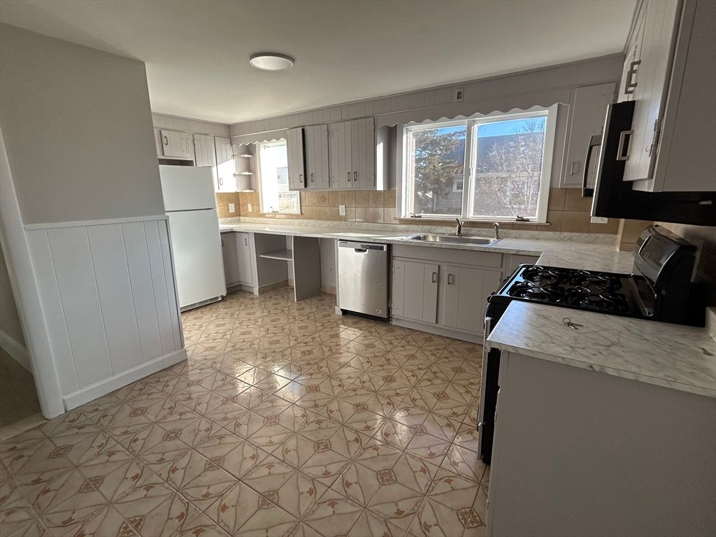 21-21a Carney St 2, Medford, MA 02155