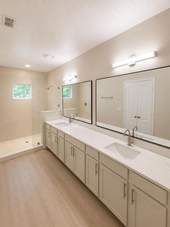 Image 14 of property listing at 8543 PINTER STREET, Orlando, FL 32827