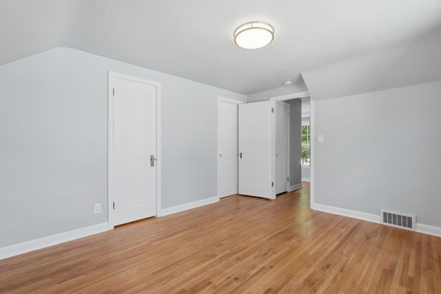 1877 Lacrosse Avenue, Saint Paul, MN 55119