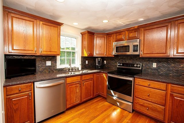 41 Christopher Dr, Attleboro, MA 02703