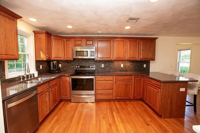 41 Christopher Dr, Attleboro, MA 02703