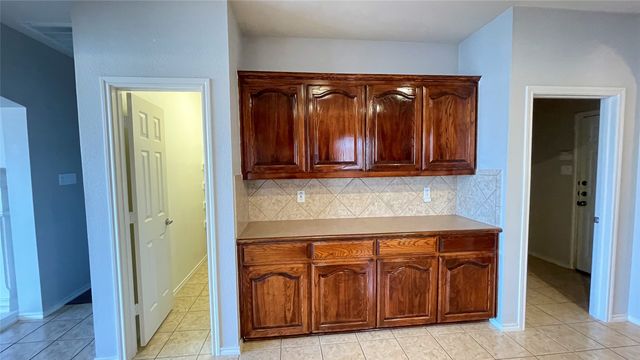 7811 Corona Court, Arlington, TX 76002