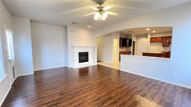 7811 Corona Court, Arlington, TX 76002