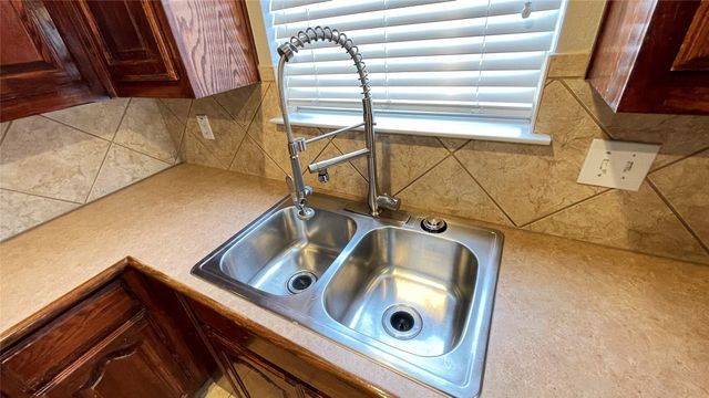 7811 Corona Court, Arlington, TX 76002