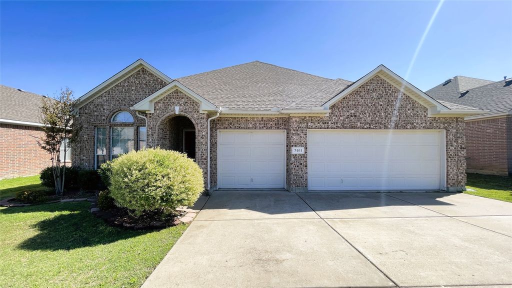 7811 Corona Court, Arlington, TX 76002