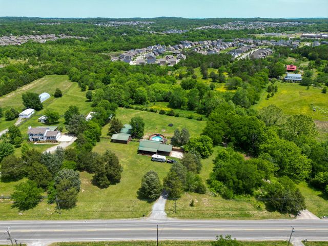 7376 Nolensville Rd, Nolensville, TN 37135