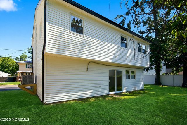 5 Beacon Terrace, Keansburg, NJ 07734