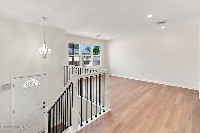 5 Beacon Terrace, Keansburg, NJ 07734