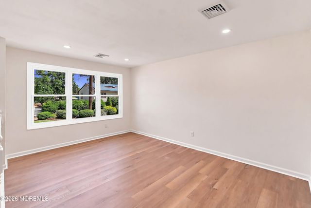 5 Beacon Terrace, Keansburg, NJ 07734