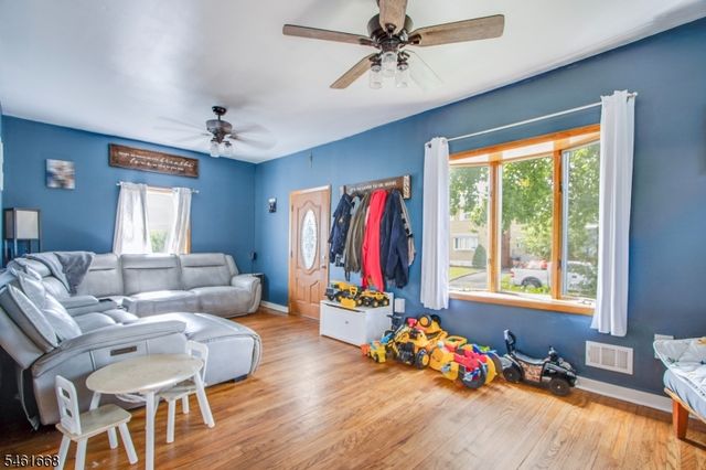 8 Pallant Ave, Linden City, NJ 07036