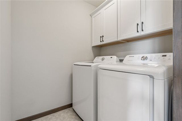 6903 Underwood Ave SW, Cedar Rapids, IA 52404
