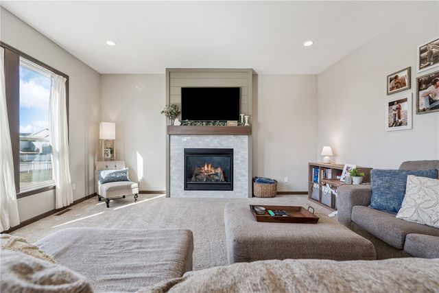 6903 Underwood Ave SW, Cedar Rapids, IA 52404