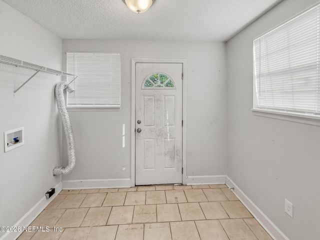 8030 HAWTHORNE Street, Jacksonville, FL 32208