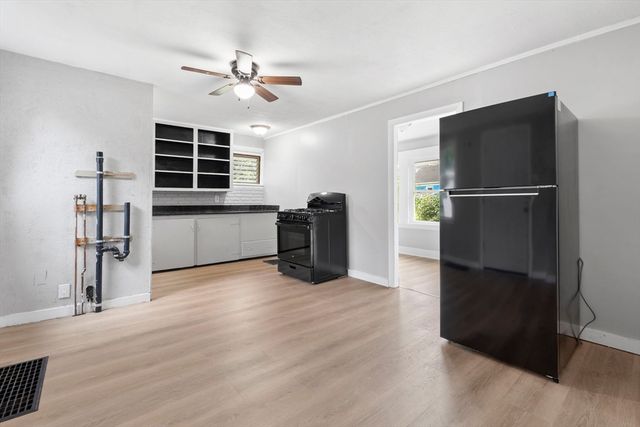 20 Glover St, Southbridge, MA 01550