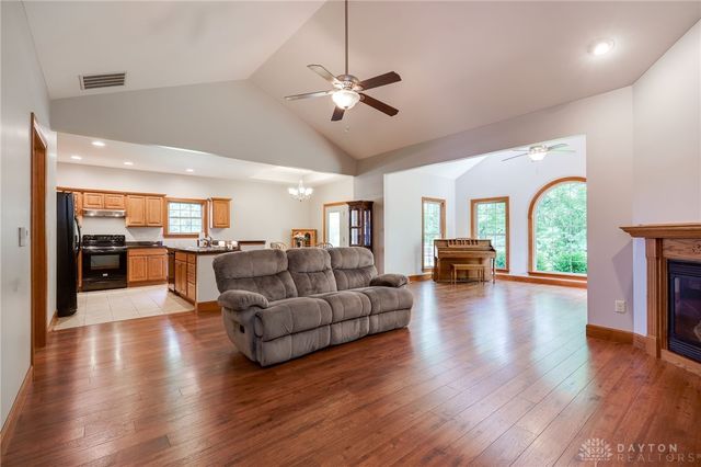 106 Rebecca Circle, Englewood, OH 45322