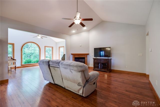 106 Rebecca Circle, Englewood, OH 45322