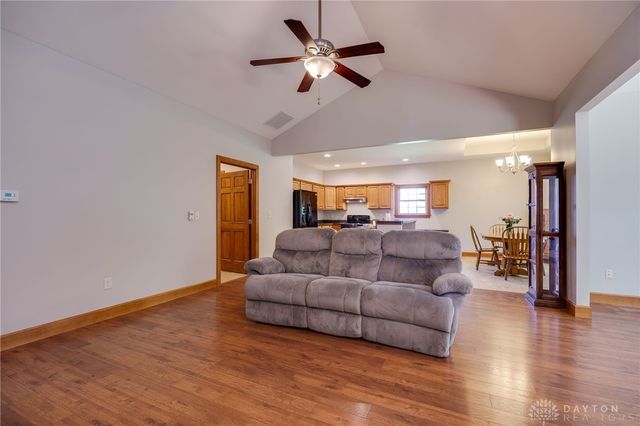 106 Rebecca Circle, Englewood, OH 45322