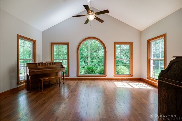 106 Rebecca Circle, Englewood, OH 45322