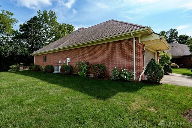 106 Rebecca Circle, Englewood, OH 45322