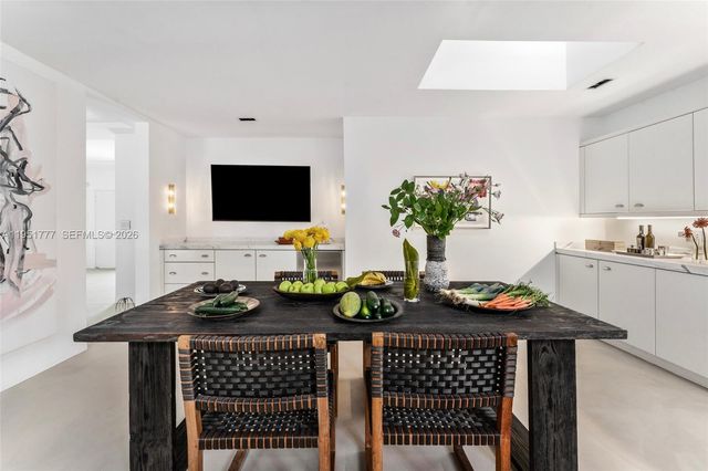 3325 Pine Tree Dr, Miami Beach, FL 33140