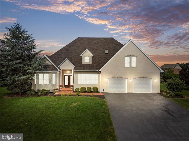 3271 SAINT ANDREWS DR, Chambersburg, PA 17202