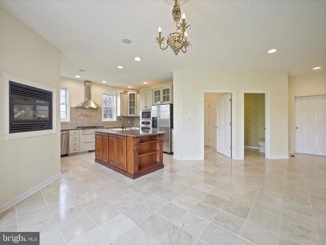 3271 SAINT ANDREWS DR, Chambersburg, PA 17202