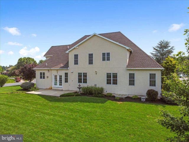 3271 SAINT ANDREWS DR, Chambersburg, PA 17202