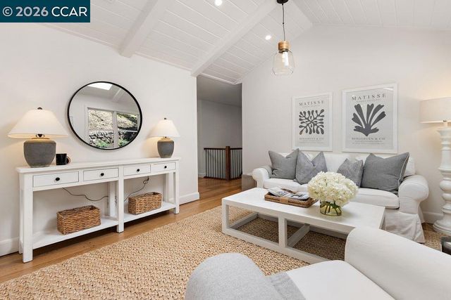 59 El Toyonal, Orinda, CA 94563