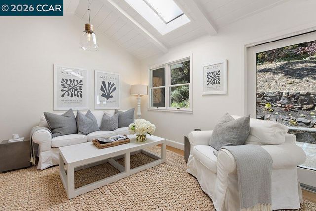 59 El Toyonal, Orinda, CA 94563