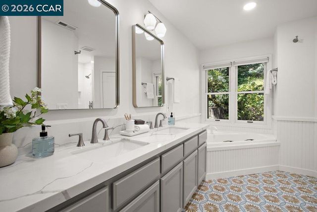 59 El Toyonal, Orinda, CA 94563