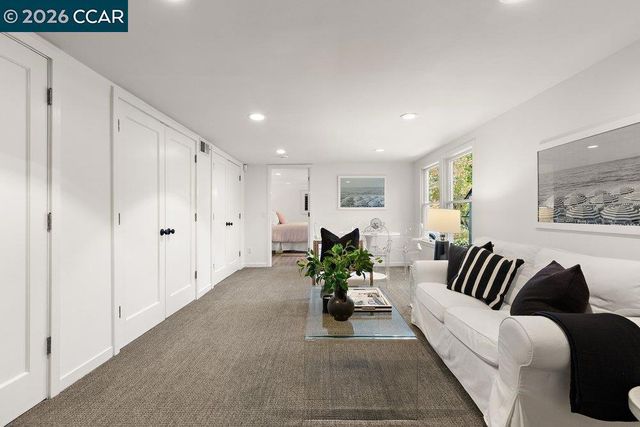 59 El Toyonal, Orinda, CA 94563