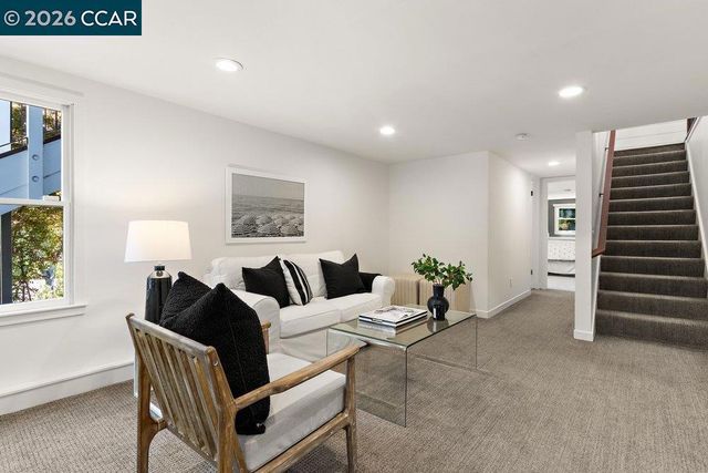 59 El Toyonal, Orinda, CA 94563