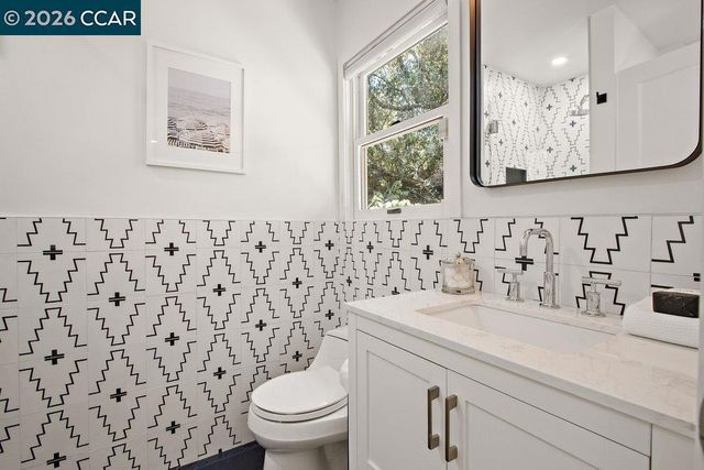 59 El Toyonal, Orinda, CA 94563