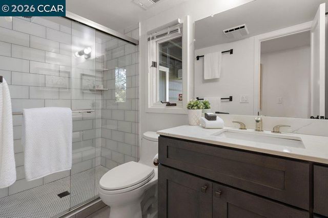 59 El Toyonal, Orinda, CA 94563