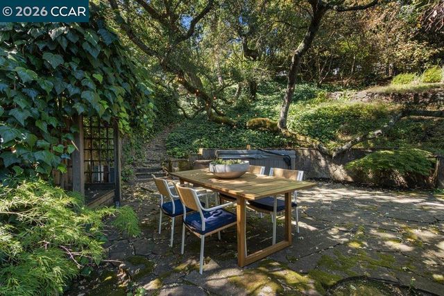 59 El Toyonal, Orinda, CA 94563